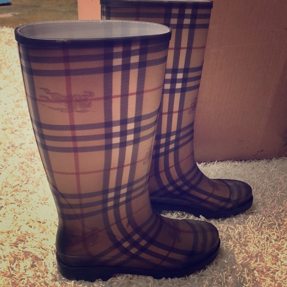 Burberry Women’s Rain/Snow Boots Size 9 - Picture 1 of 4